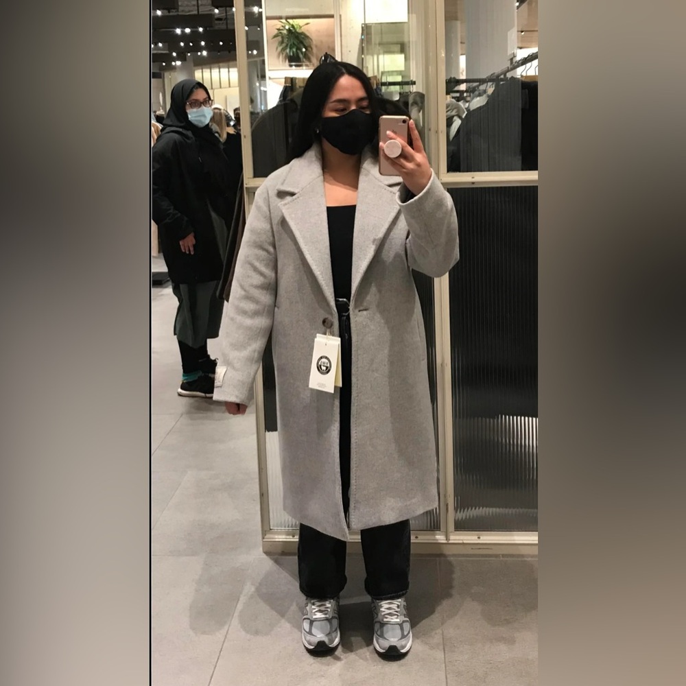 ARITZIA WILFRED THE ONLY COAT SIZE MEDIUM IN GRAY